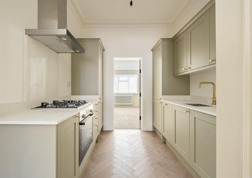 Property photo 3 of 16 Orford Road, E17