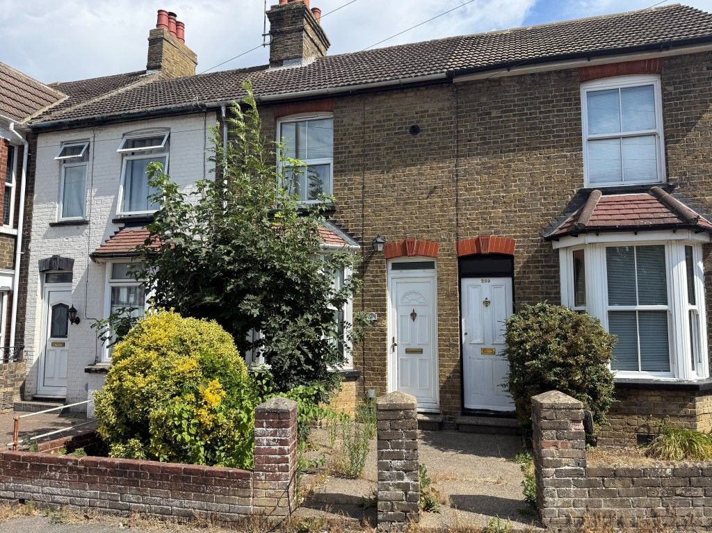 Property photo 1 of 11 Mid-Terrace House