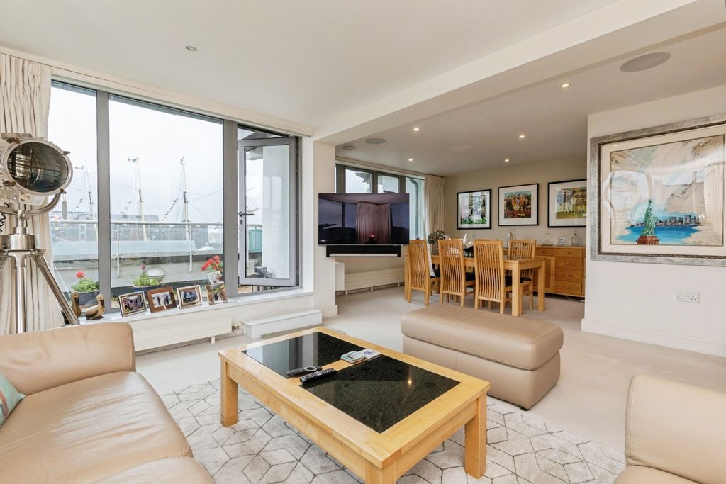 Property photo 3 of 23 Pbox-Img.Jpg