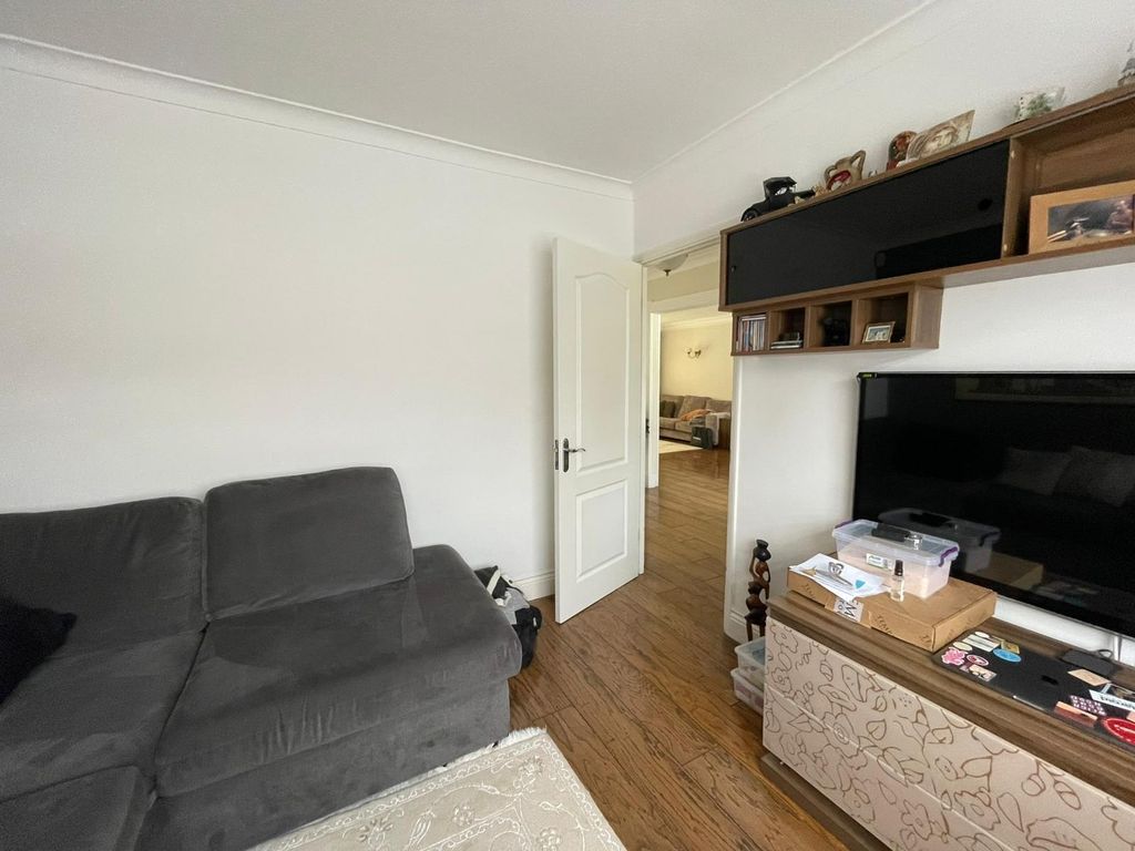 Additional image 10 of 5 bed terraced house to rentLodge Close, Chigwell IG7