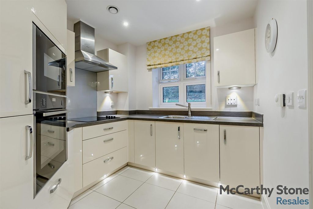 Property photo 2 of 11 8668459-Interior14-800.Jpg