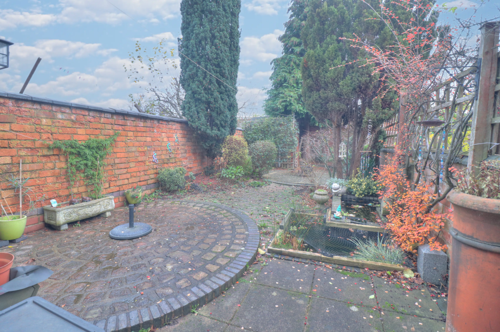 Property photo 2 of 14 Garden