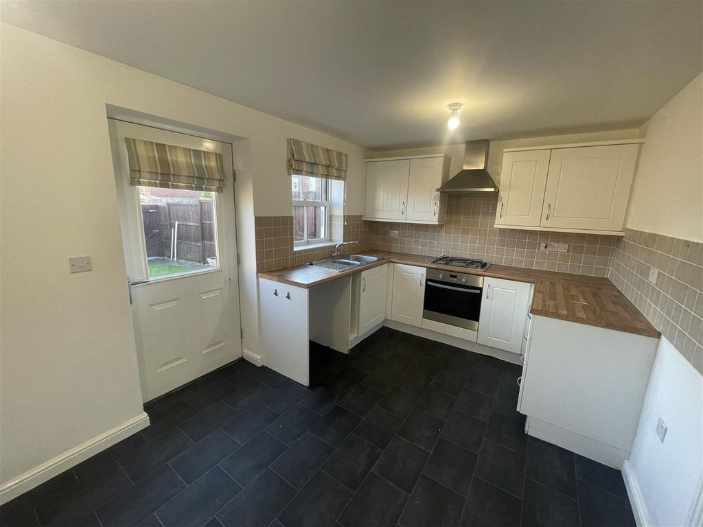 Property photo 2 of 12 Kitchen