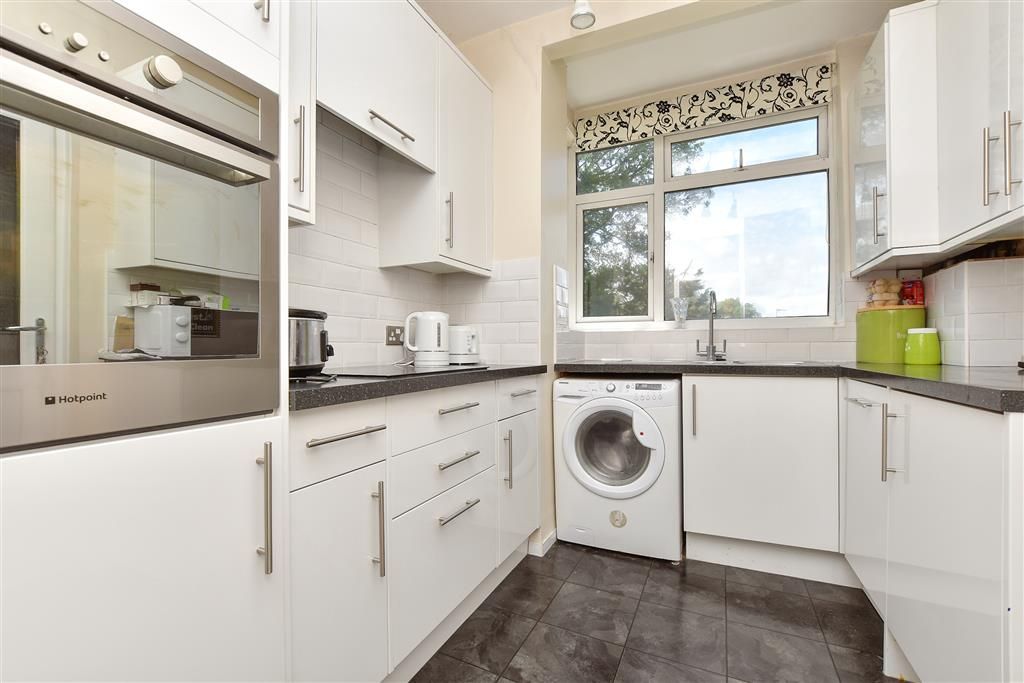Property photo 2 of 9 Kitchen