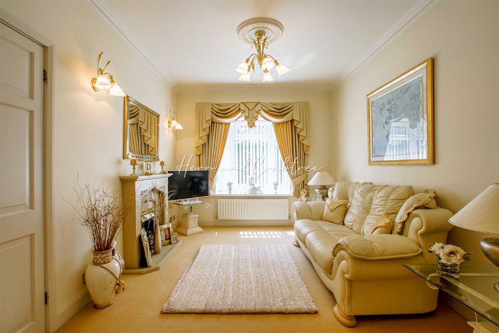 Property photo 2 of 30