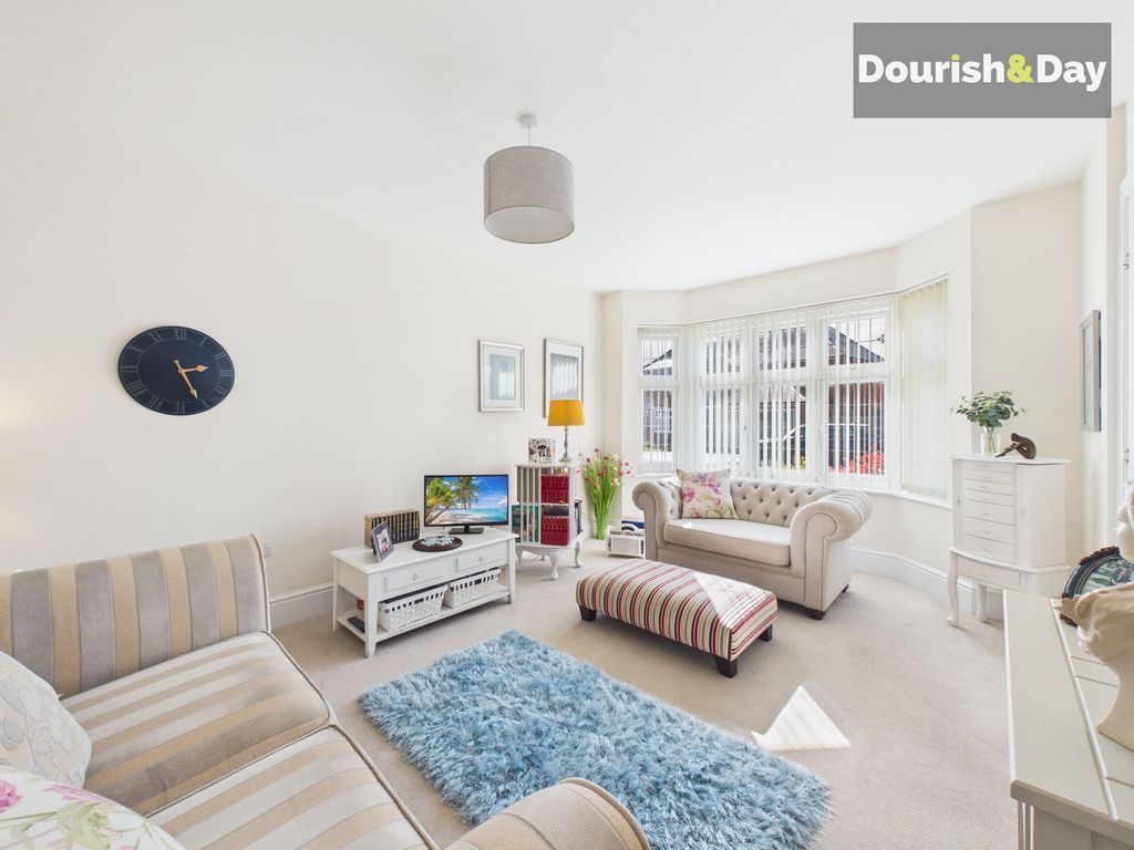 Property photo 2 of 31