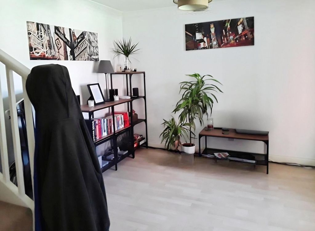 Property photo 2 of 6