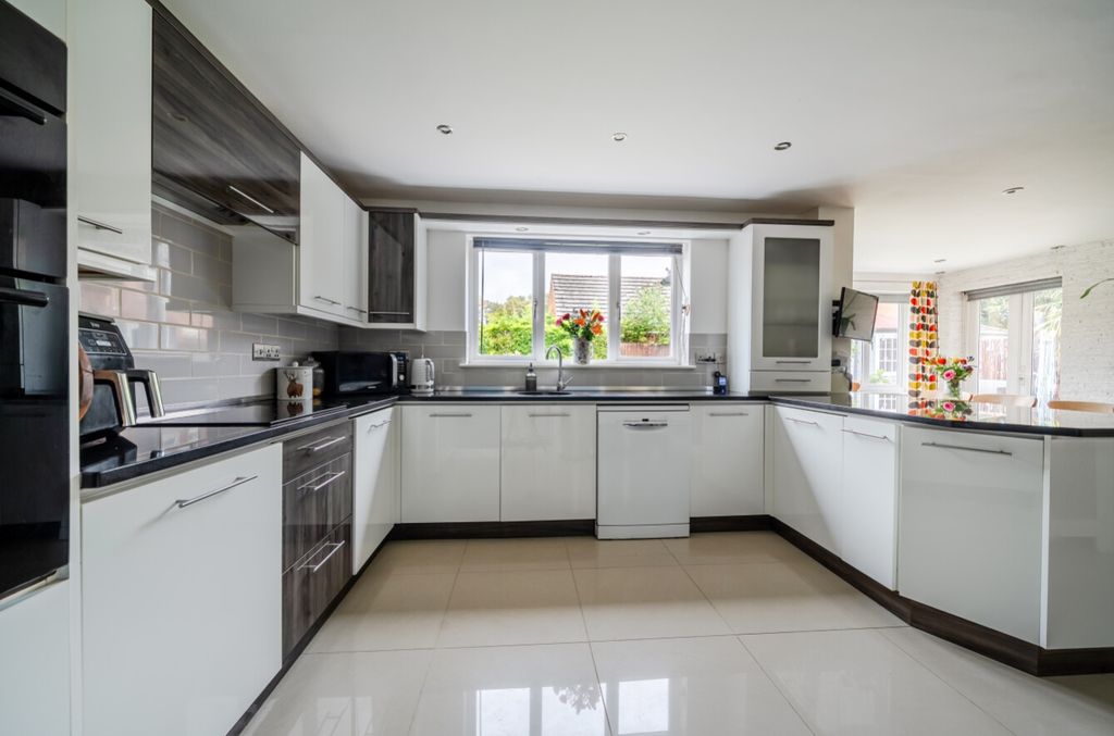 Property photo 2 of 30 1514890-4-1A07B9Fd73146