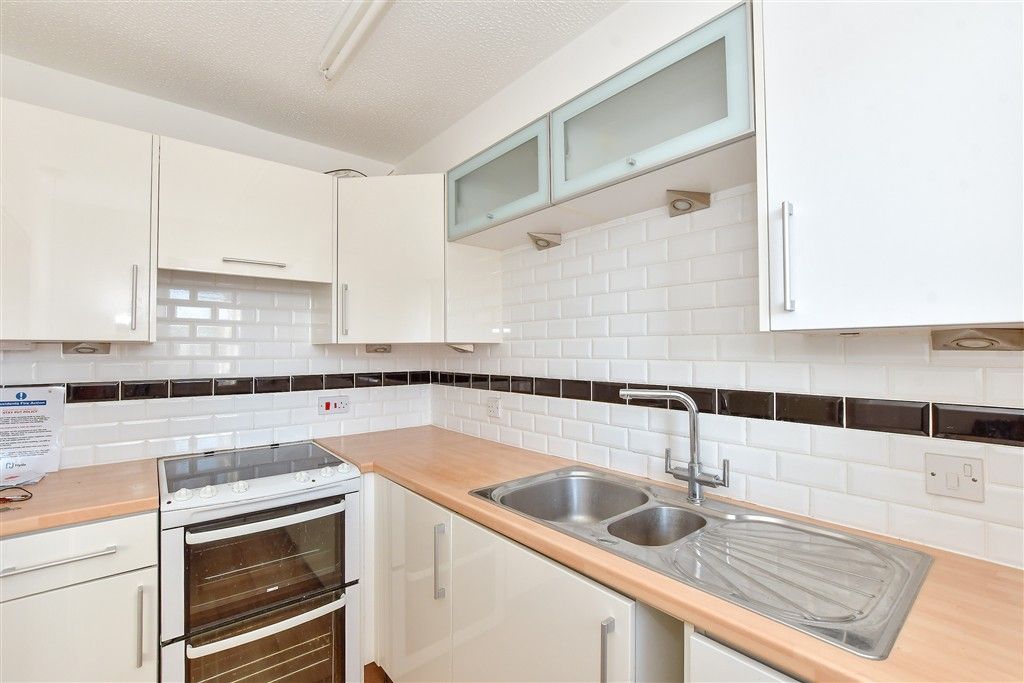 Property photo 3 of 7 Kitchen