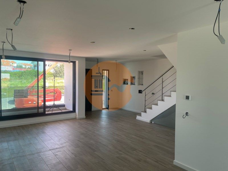 Property photo 2 of 52