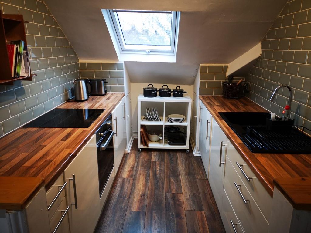 Property photo 2 of 6 Kitchen