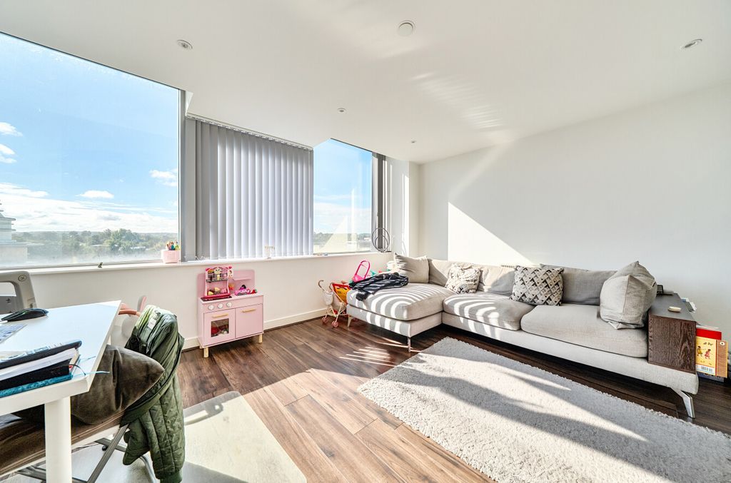 Property photo 3 of 11 3