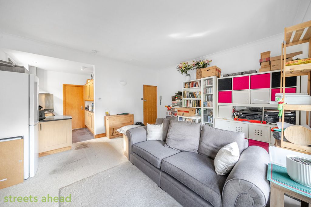 Property photo 3 of 16 5243E56F-6E85-4Ac...