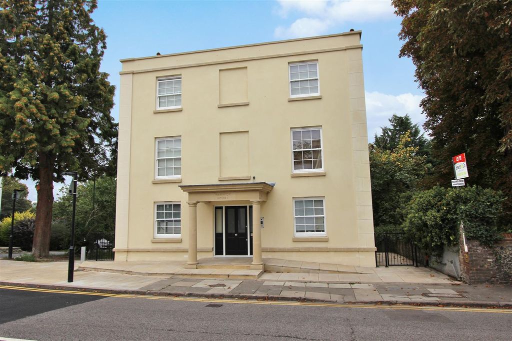 Property photo 1 of 11 Warwickhouse_1191.Jpg