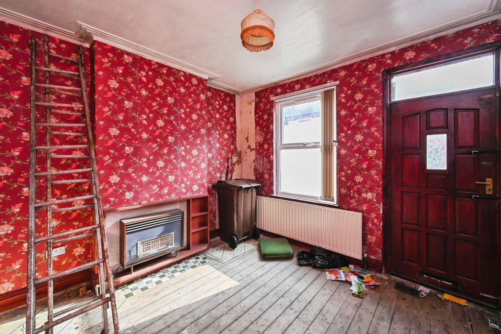 Property photo 3 of 17 Photo