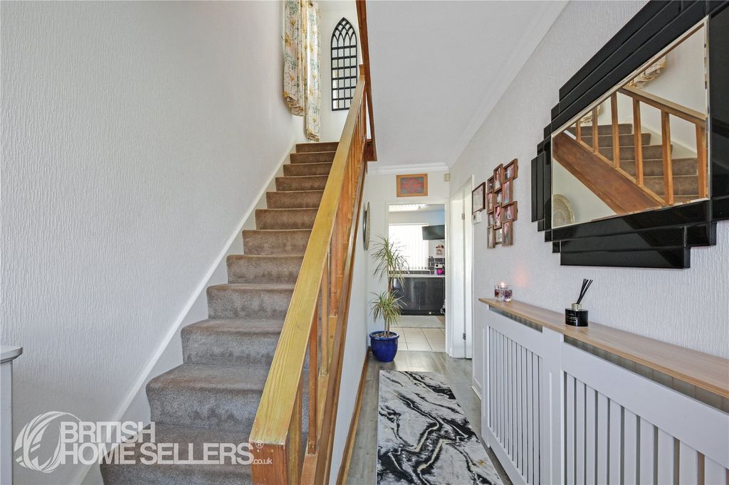 Property photo 2 of 19 Picture No. 17