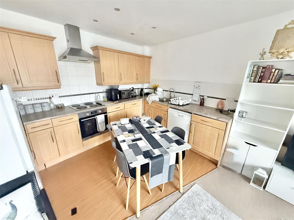 Property photo 3 of 5 Kitchen/Dining Area