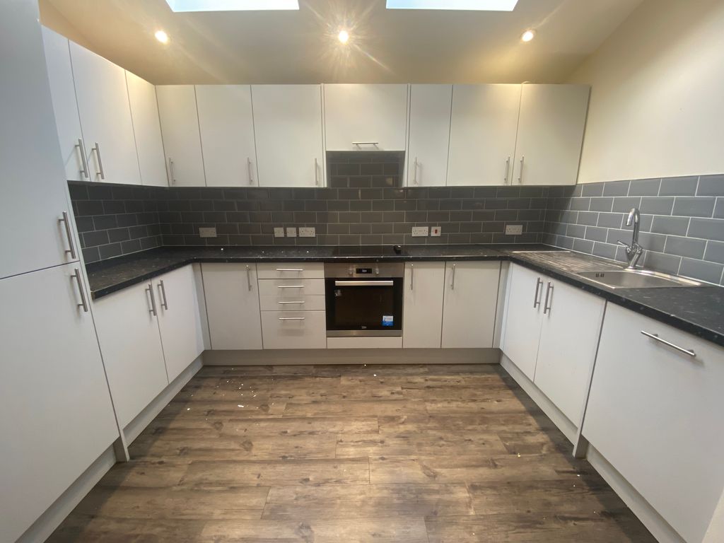 Property photo 2 of 12 Kitchen