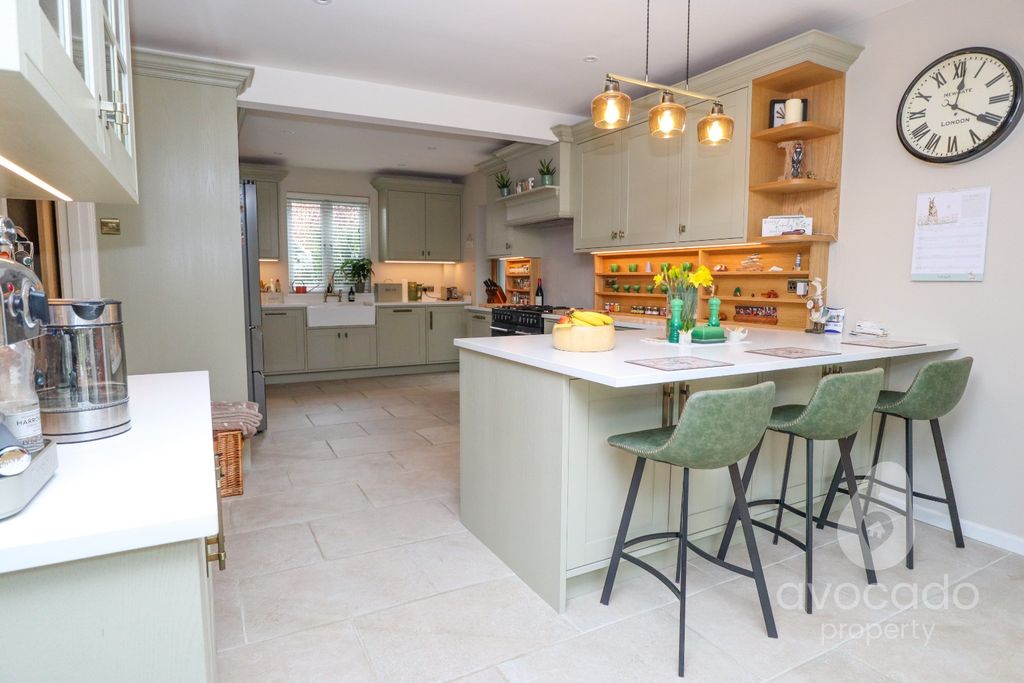 Property photo 3 of 33 4993458