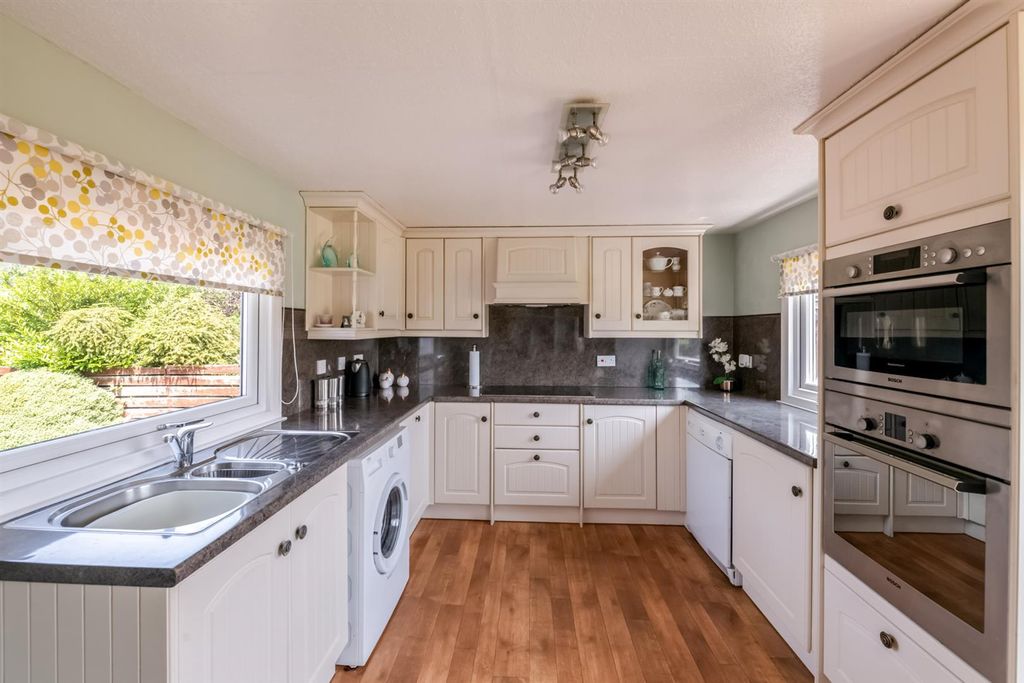 Property photo 3 of 26 Kitchen/Diner