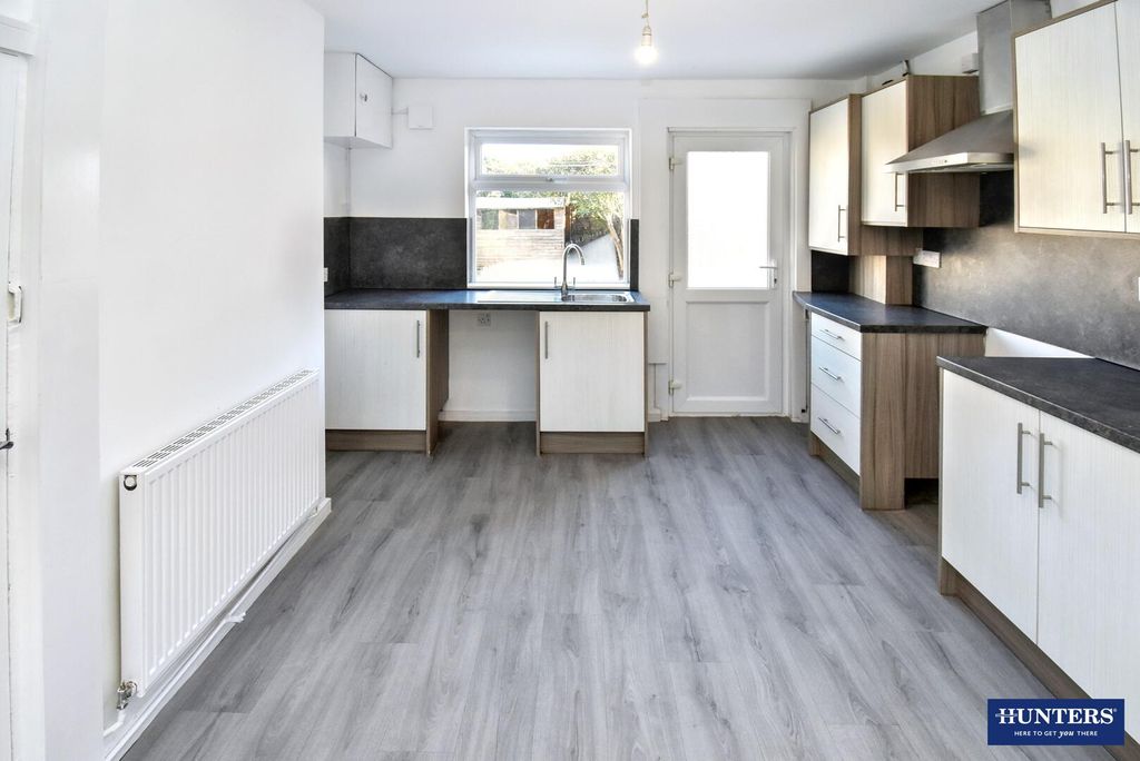 Property photo 2 of 9 Kitchen