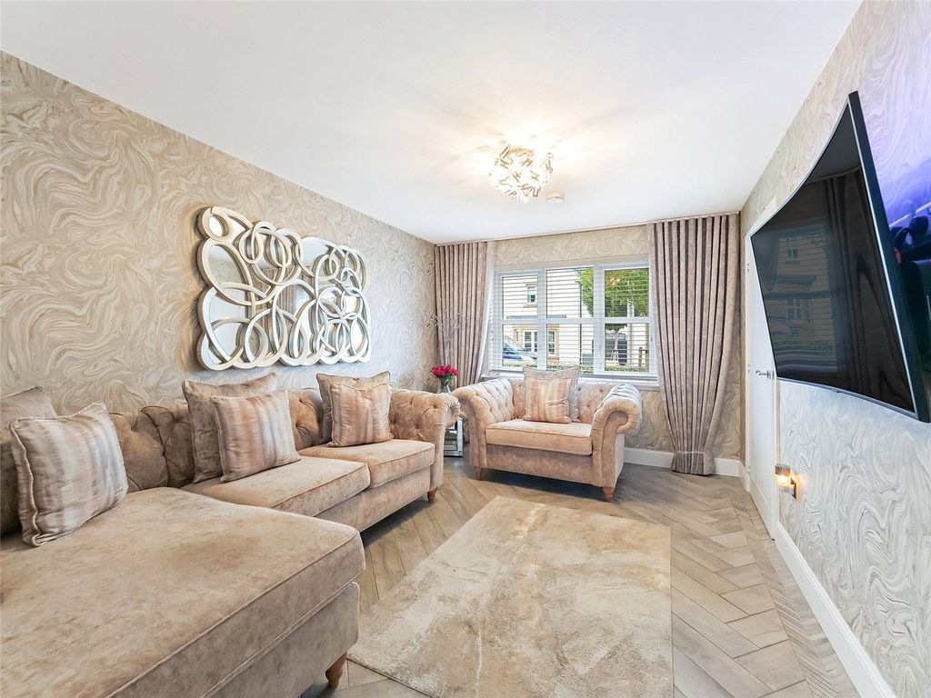 Property photo 2 of 16 Lounge
