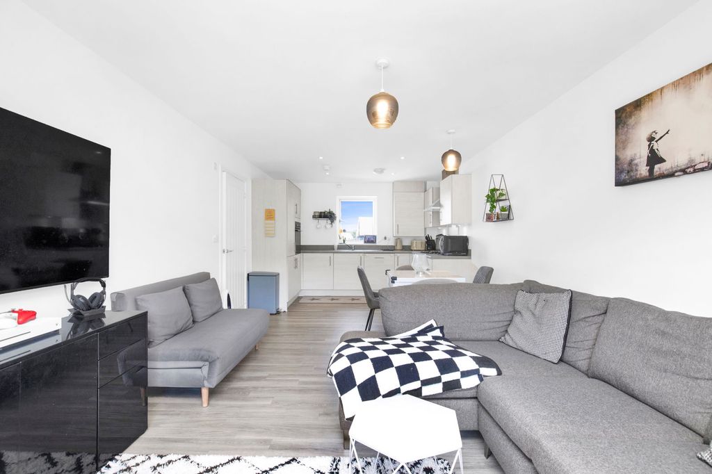 Property photo 3 of 21