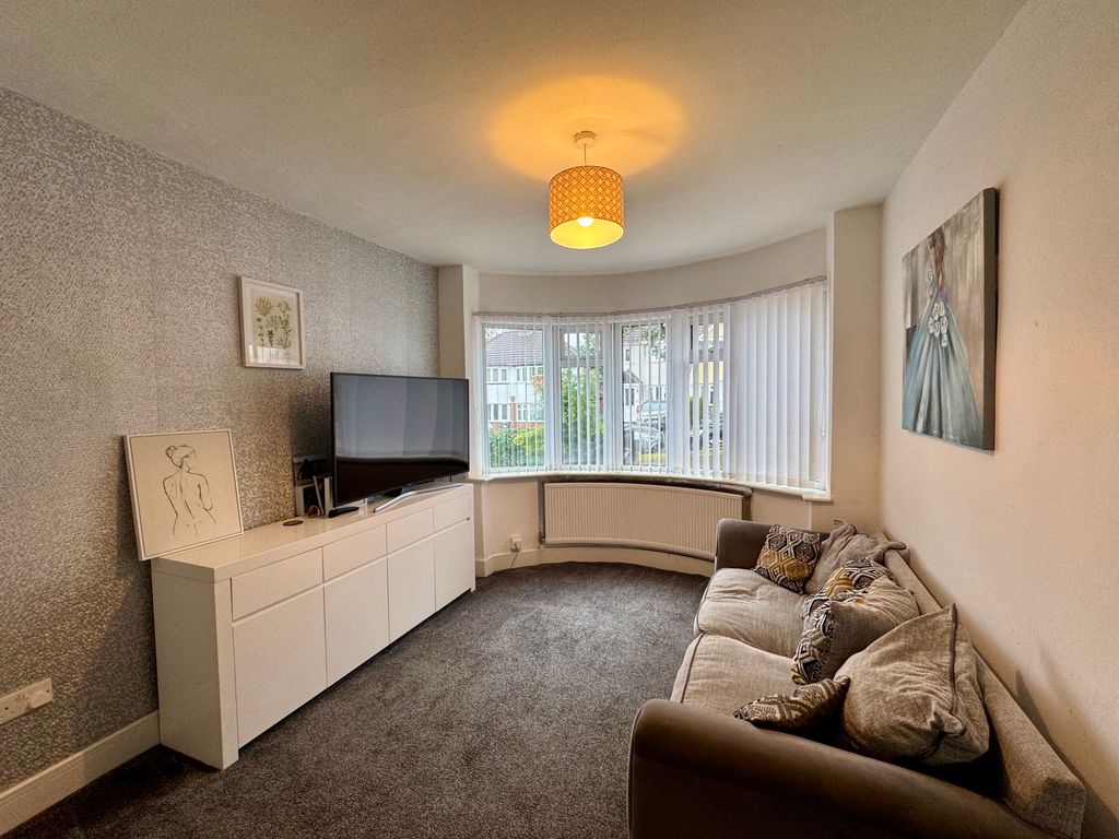 Property photo 2 of 11 Lounge