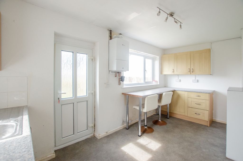 Property photo 3 of 11 25 Kay Crescent Tps Bodmin 01208 74182-15