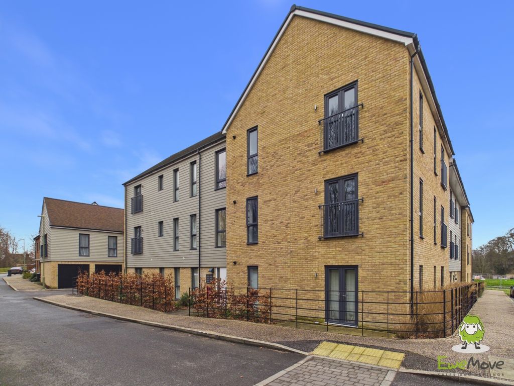 Property photo 1 of 11 Ewemove Estate Agents Basingstoke - West Sidings -