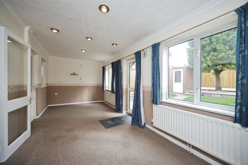 Property photo 2 of 20