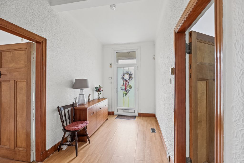 Property photo 2 of 39