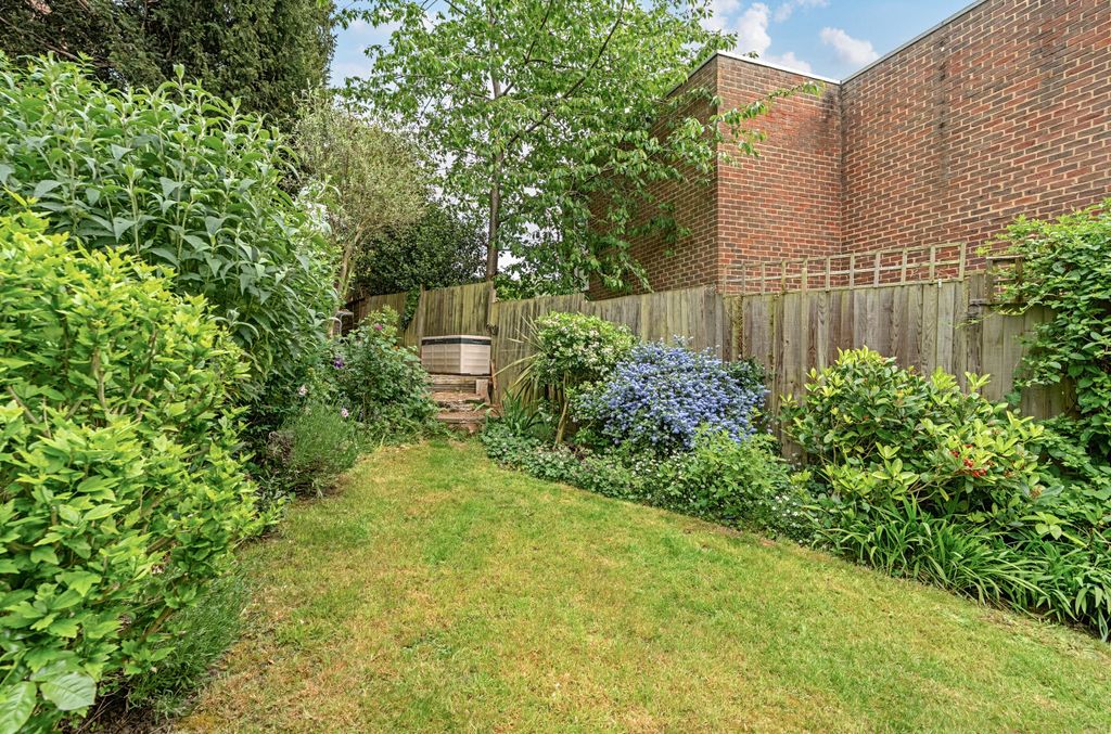 Property photo 2 of 15 1455697-19-69Fb73...