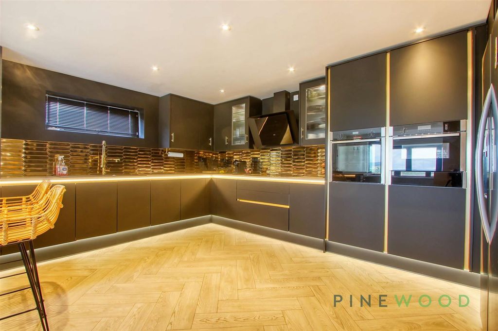 Property photo 2 of 68 Breakfast Kitchen