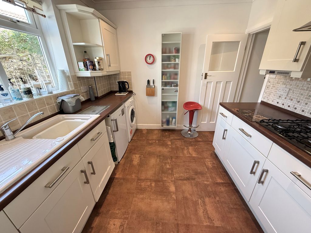 Property photo 3 of 18 48 Angmering Kitchen 1