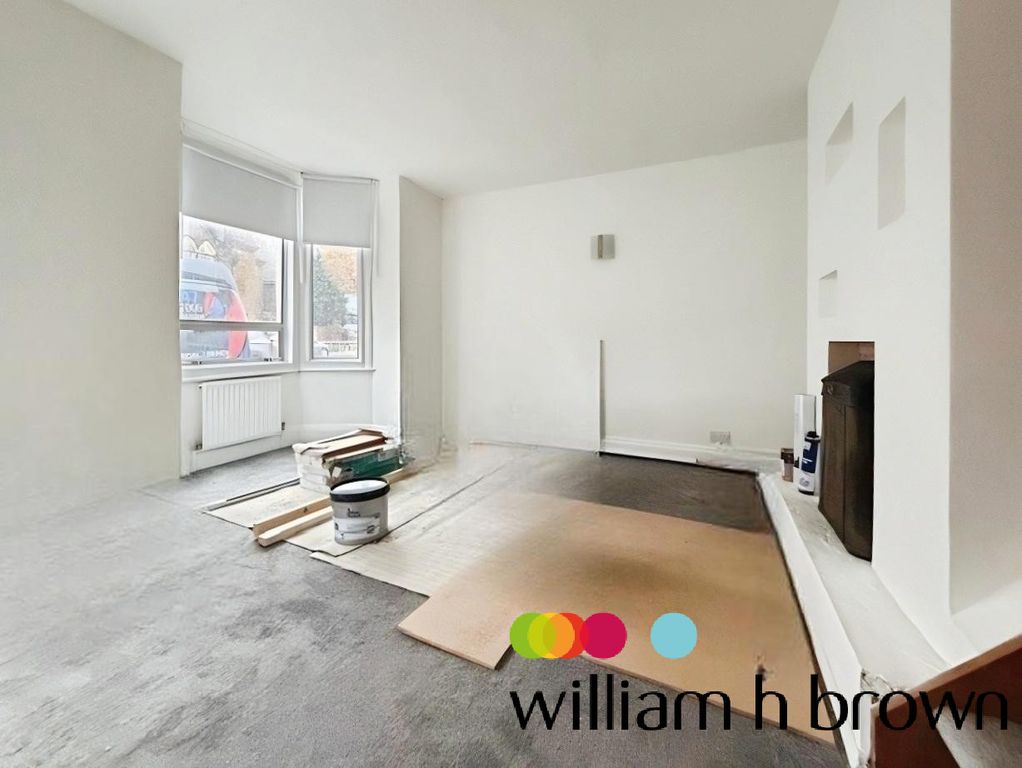 Property photo 3 of 10 Living Room