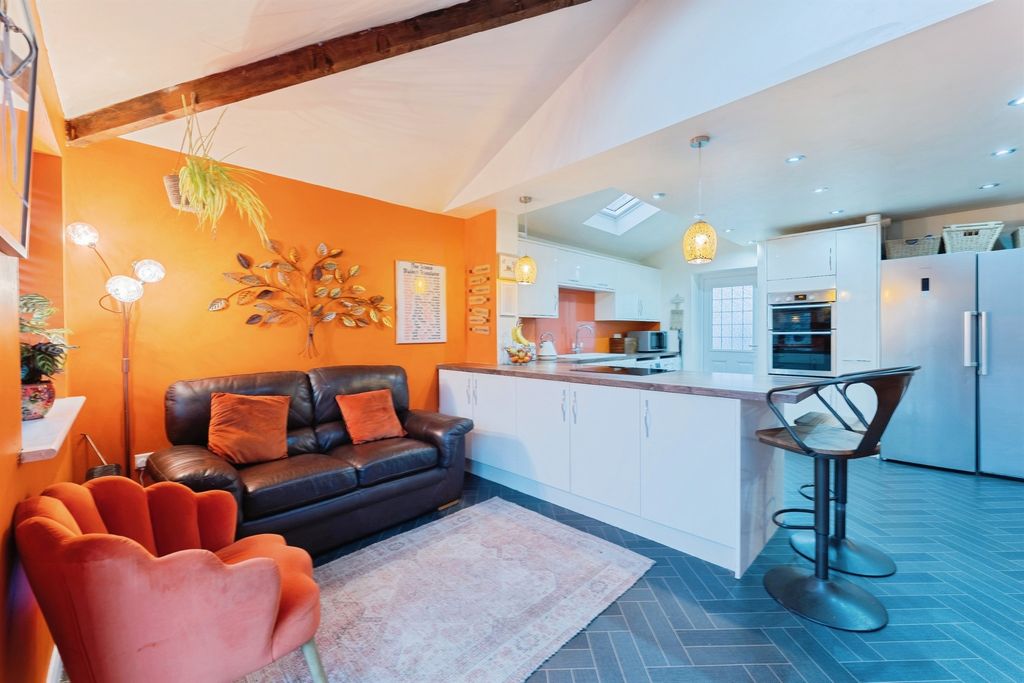 Property photo 2 of 16