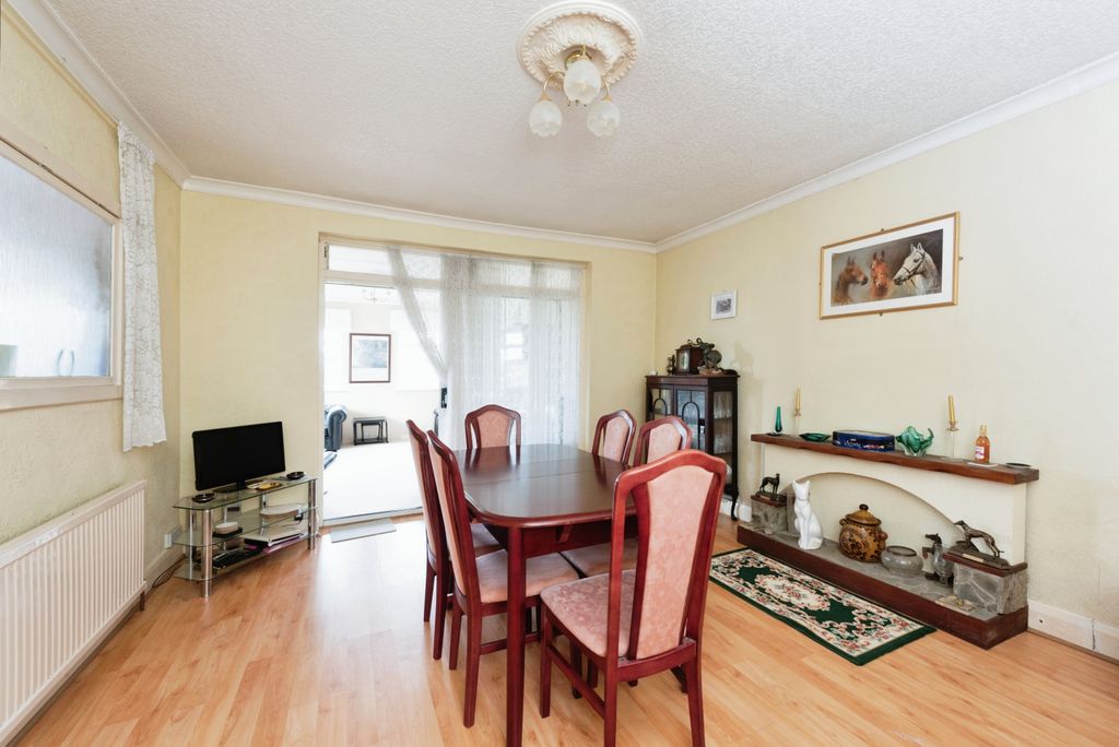 Property photo 3 of 17 Dining Room