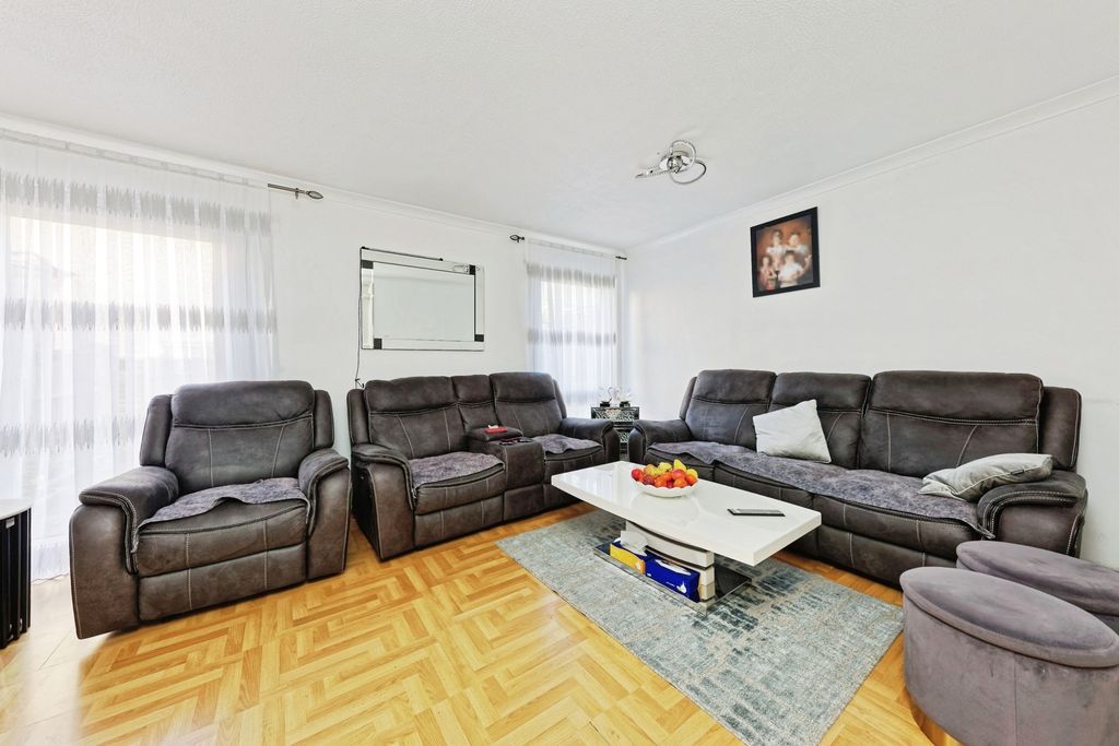 Property photo 3 of 17 Pbox-Img.Jpg