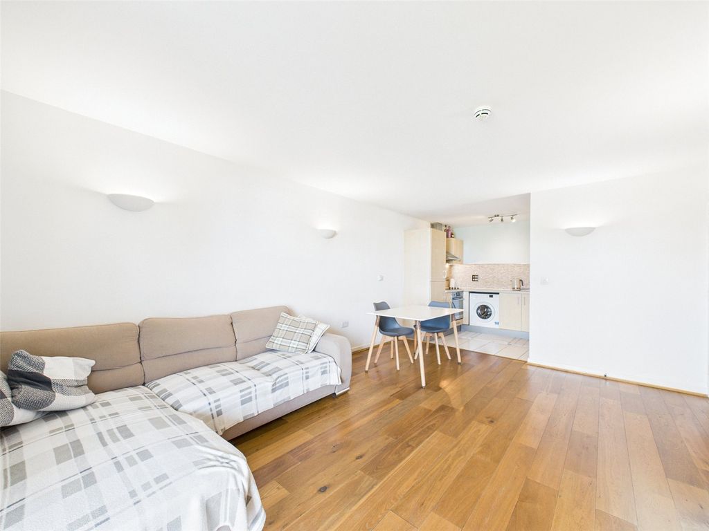 Property photo 3 of 15 Living Room/Kitchen