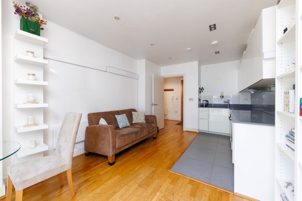 Property photo 3 of 8 Times Square F45 ...