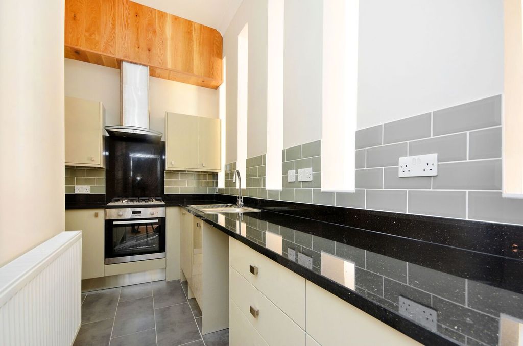 Property photo 1 of 3
