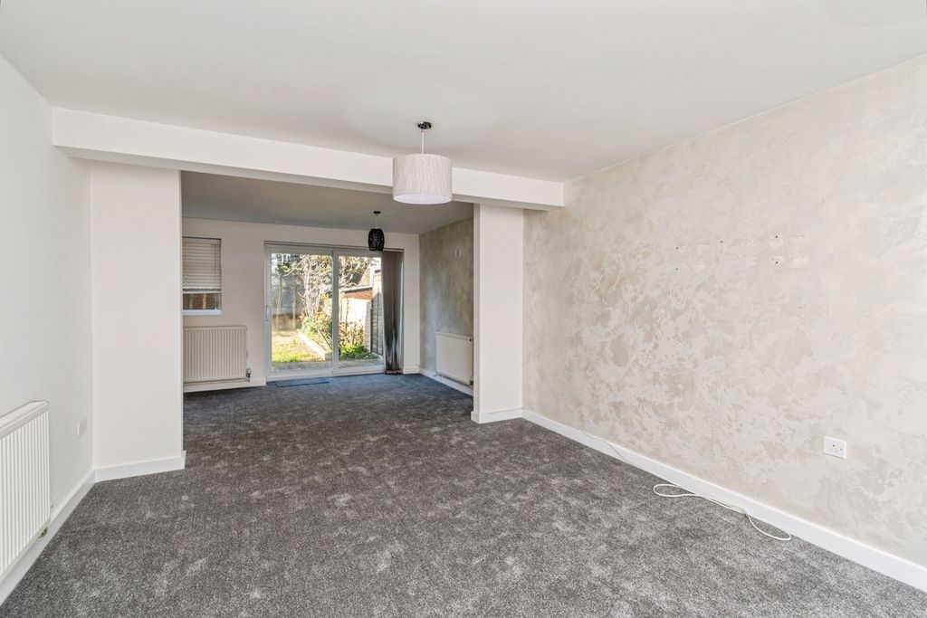 Property photo 3 of 20 Lounge