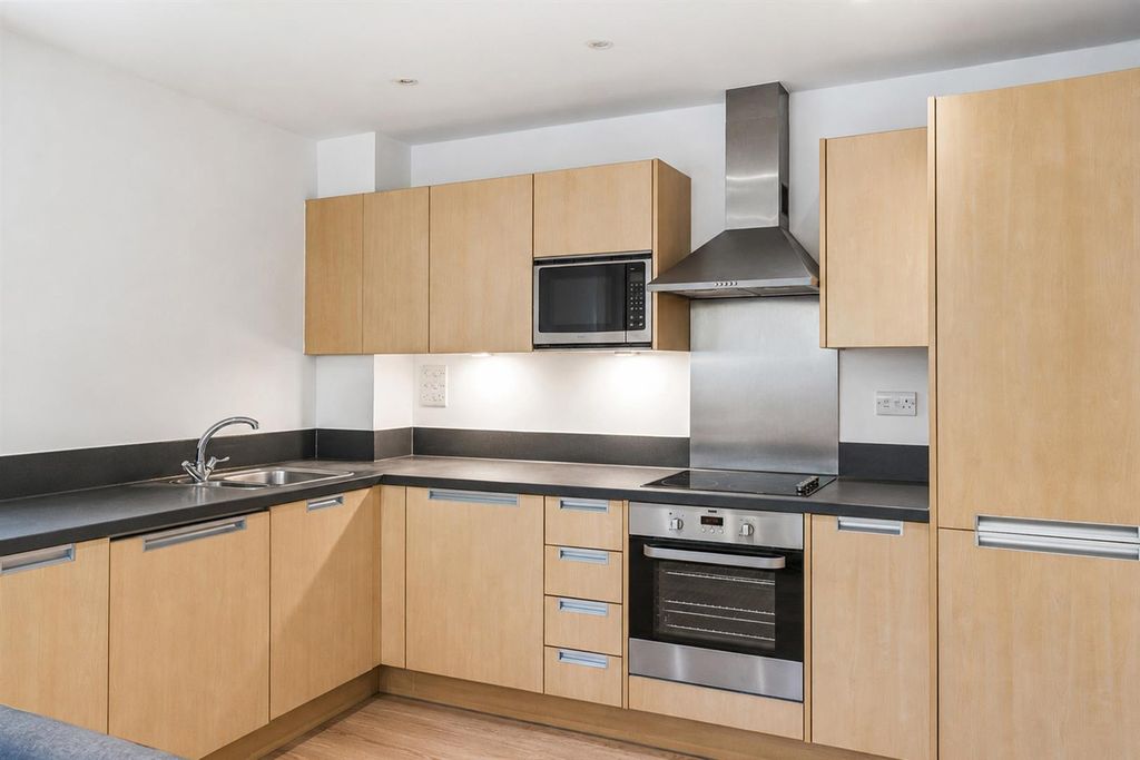 Property photo 3 of 9 12_86310_1.Jpg