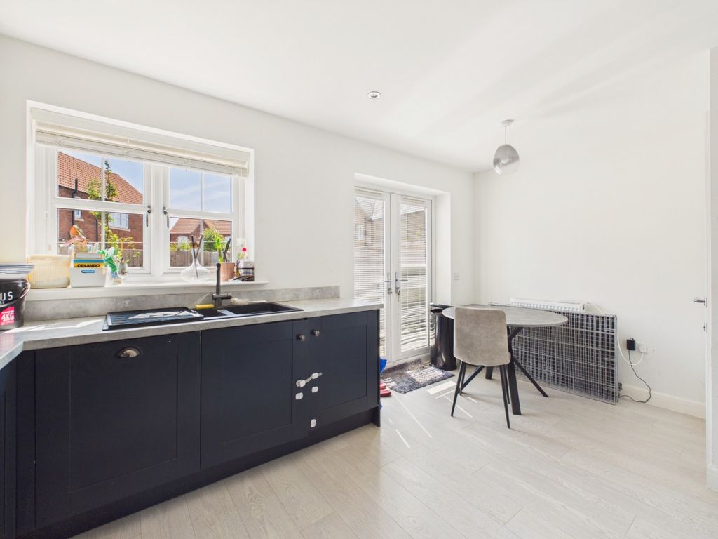 Property photo 2 of 18 5190624