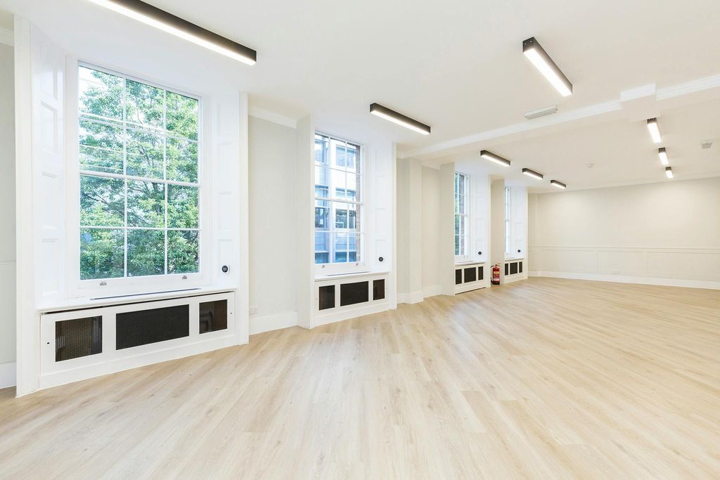 Property photo 1 of 12 8A Brushfield Street 05.Jpg