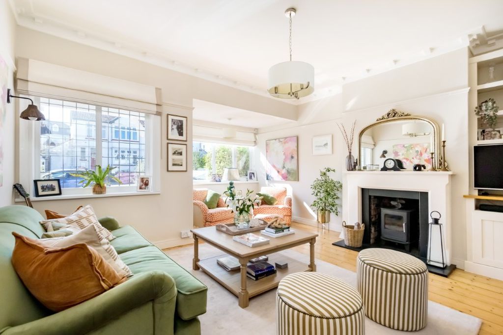 Property photo 3 of 19 Sitting Area