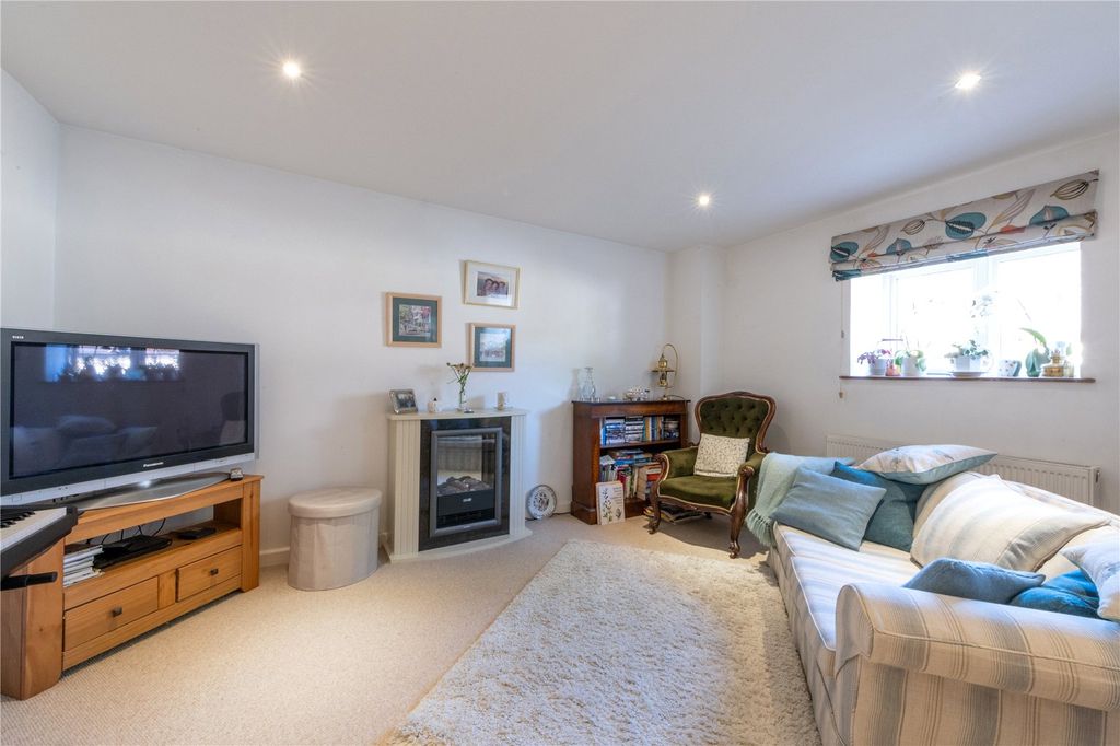 Property photo 2 of 12 Picture No. 04