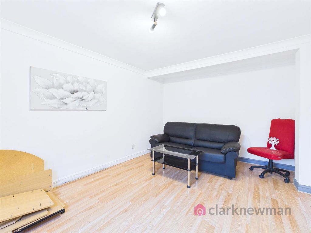 Property photo 3 of 14 Living Room