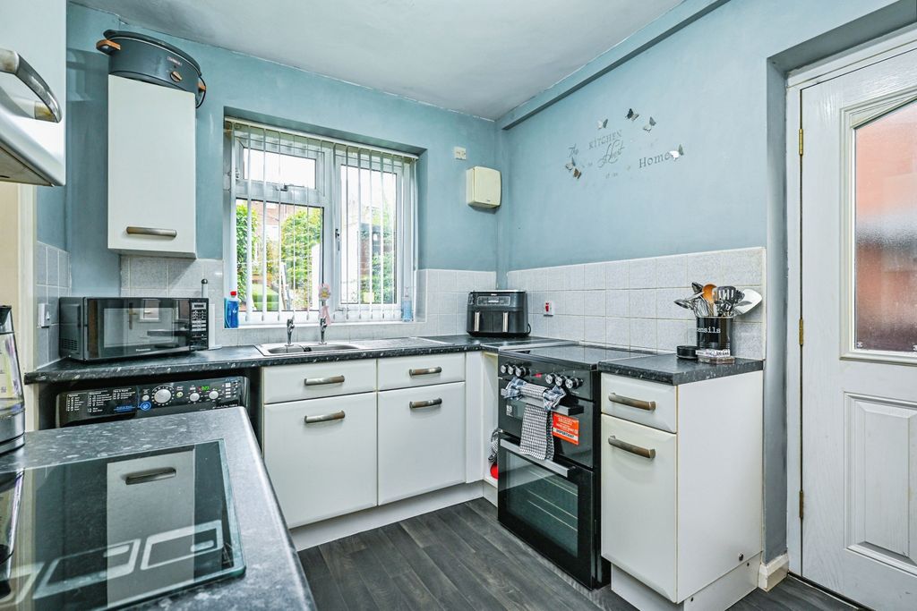Property photo 3 of 27